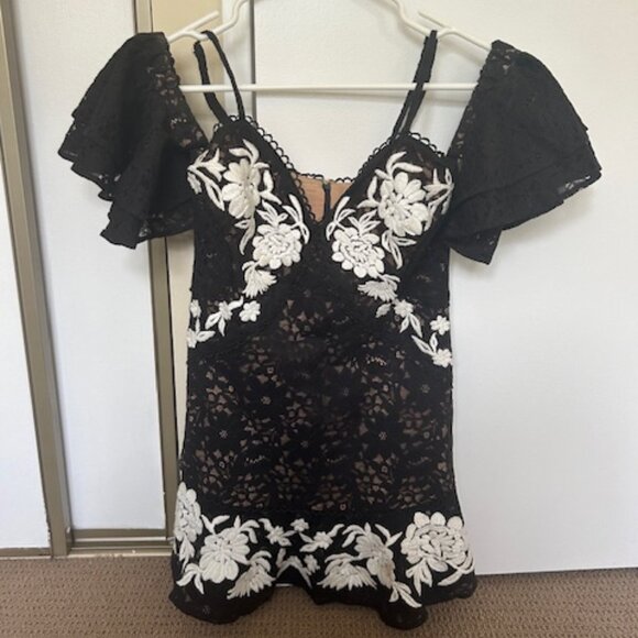 For Love And Lemons Dresses & Skirts - For love and Lemons off the shoulder lace mini dress